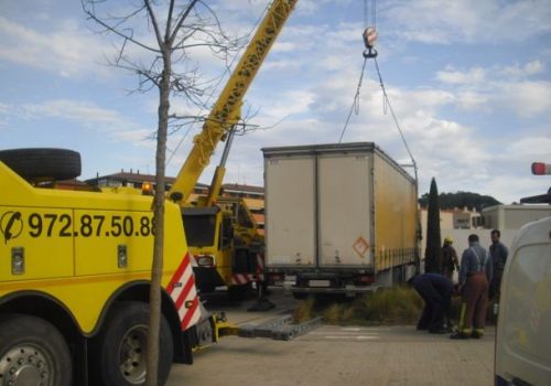 <p>
	Fotografias de como procedemos durante el rescate de camiones de grandes dimensiones.</p>
<p>
	Podreis ver diferentes ejemplos de casos reales de lo ultimos años.</p>

