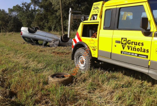VEHICLE BOLCAT EN PISTA FORESTAL