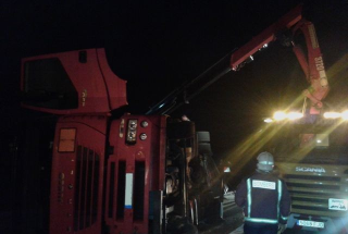 Camió bolcat a l'autopista