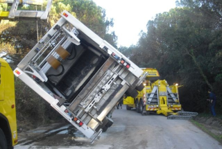 Accident camió escombraries