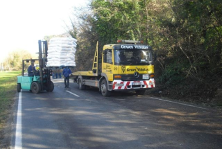 Accident multiple d'un trailer i tres turismes