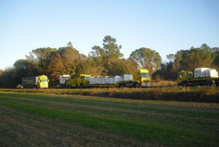 Accident multiple d'un trailer i tres turismes