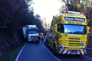 RESCAT D'UN TRAILER CARREGAT DE BOVINES DE PAPER